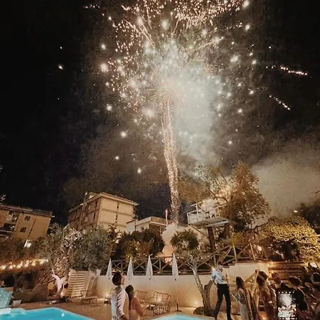 לינה וארוחת בוקר Casa Lucia 4*