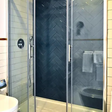 לינה וארוחת בוקר Casa Lucia 4*