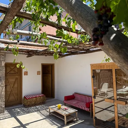 Casa Lucia Bed & Breakfast 4*