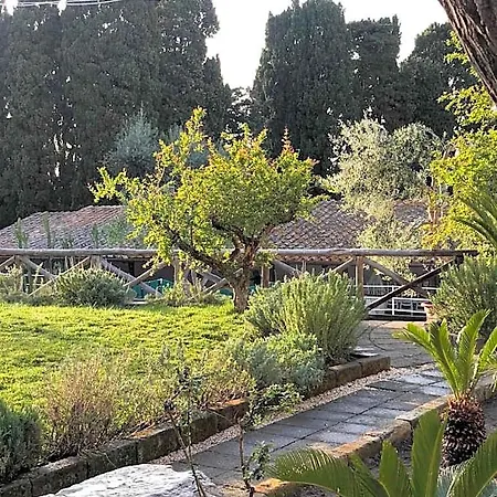 Casa Lucia Bed and Breakfast 4*