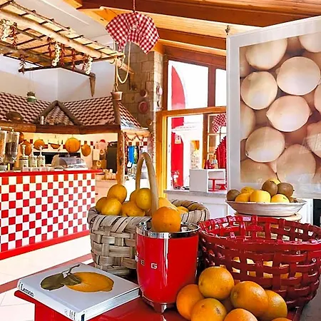 Casa Lucia Bed and Breakfast 4*